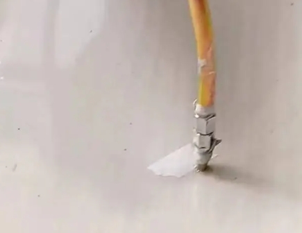 铁山瓷砖空鼓维修公司专业解答在瓷砖铺贴过程中，如果使用的砂料过粗（如全部使用了粗砂），可能会导致以下问题